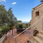 Hillside View, House 1