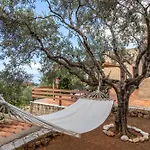 Hillside View, House 1 *