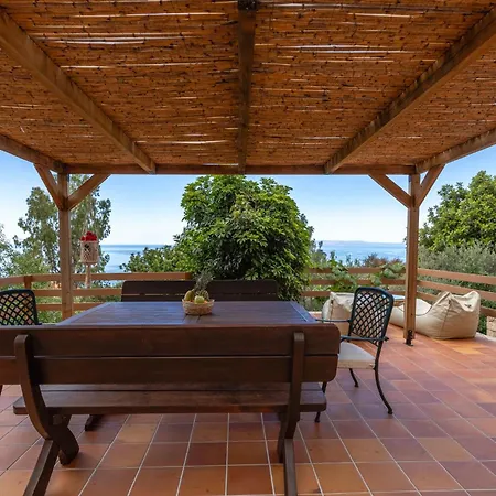 Hillside View, House 1 *