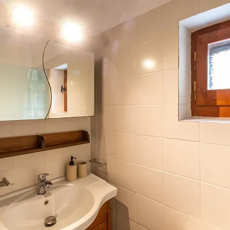 Hillside View, House 1 * 斯陶帕