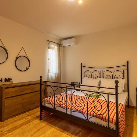 Hillside View, House 1