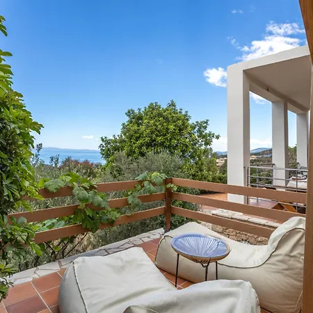 Hillside View, House 1 *