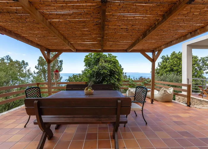 Hillside View, House 1 *