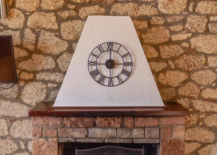 Hillside View, House 1