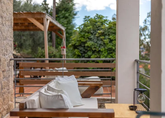 Hillside View, House 1 *