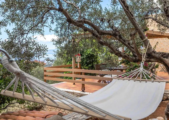 Hillside View, House 1 *