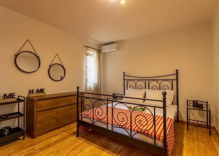 Hillside View, House 1