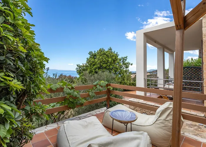 Hillside View, House 1 *