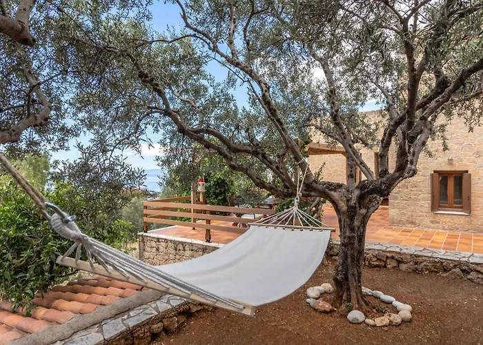 Hillside View, House 1 *