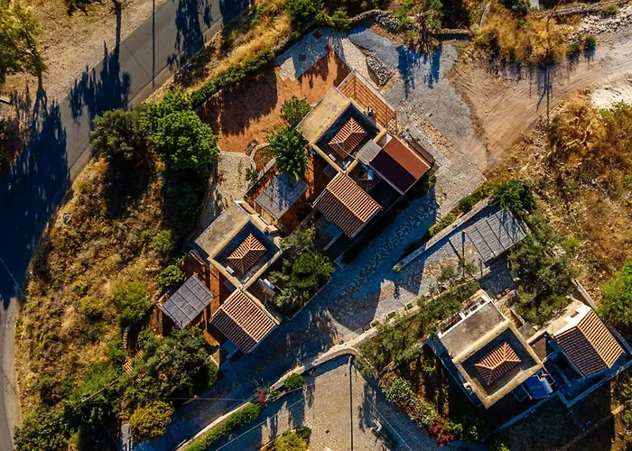 Hillside View, House 1 *